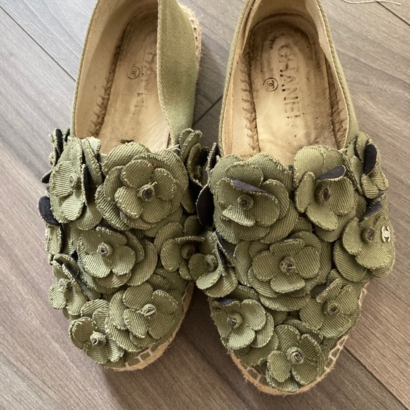 Authentic Chanel khaki green espadrilles - Picture 2 of 5